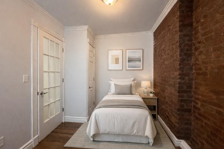 Building Photo - 416 E 13th St