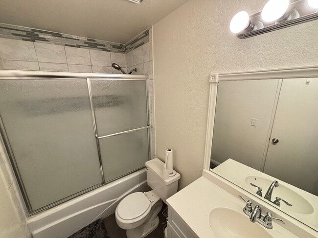 Building Photo - Gorgeous 1Bed/1Bath Fully Furnished 1st Floor Condo located in NW Las Vegas gated Community!