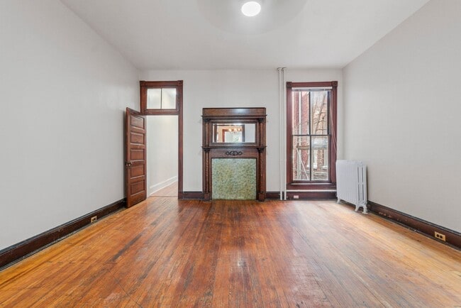 Building Photo - Spacious 6BR/2.5BA in CV AVAILABLE June 2026