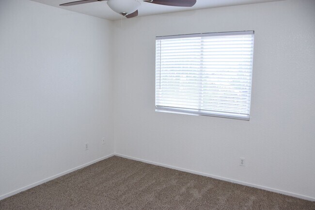 Building Photo - 8765 Country Pines Ave
