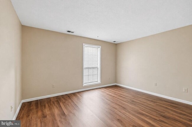 Building Photo - 10118 Oakton Terrace Rd
