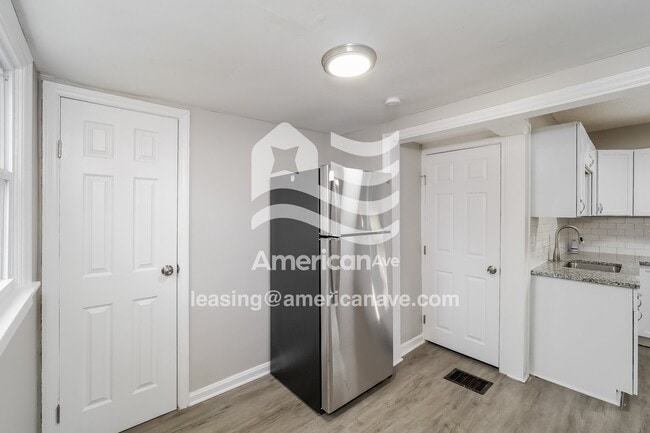 Building Photo - 5840 Park Ave