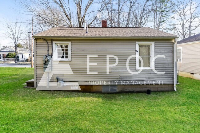 Building Photo - 909 Grant St