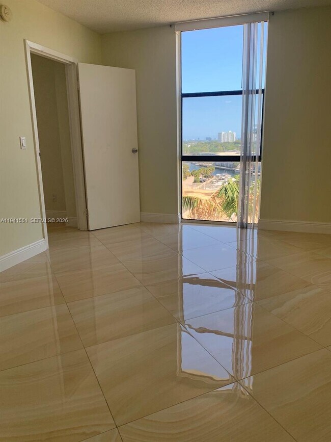 Building Photo - 13499 Biscayne Blvd