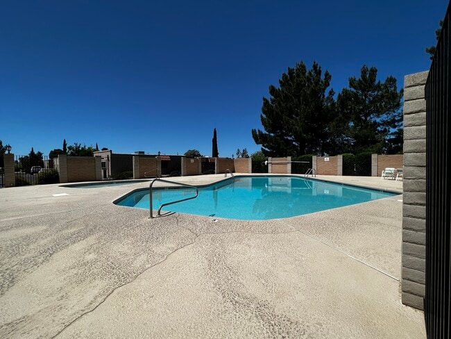 Building Photo - 2024 S Birdie Cir