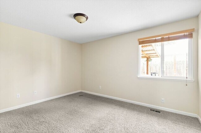 Building Photo - 3918 SE 52nd Ave