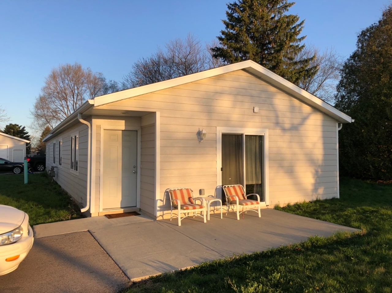 Building Photo - 1554 Beloit Ave