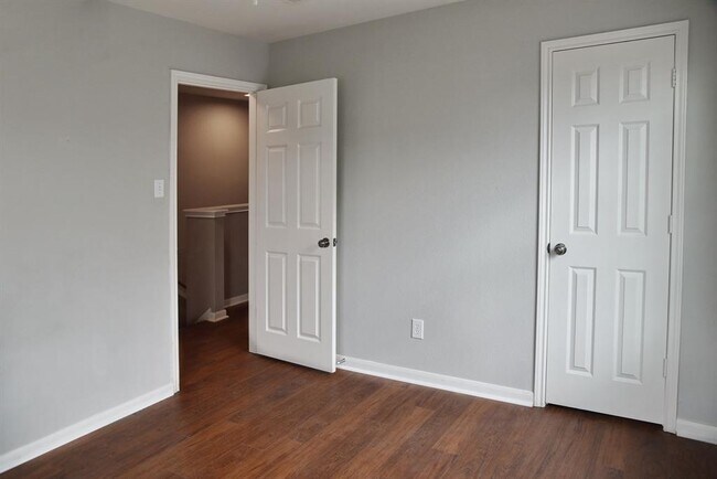 Building Photo - 16016 Summerville Lake Dr
