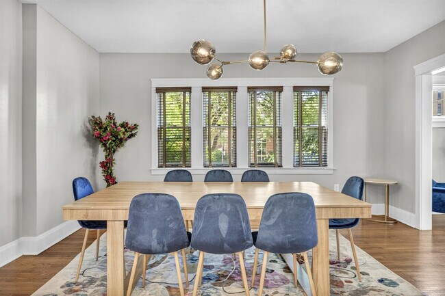 Building Photo - 1501 E 105th St