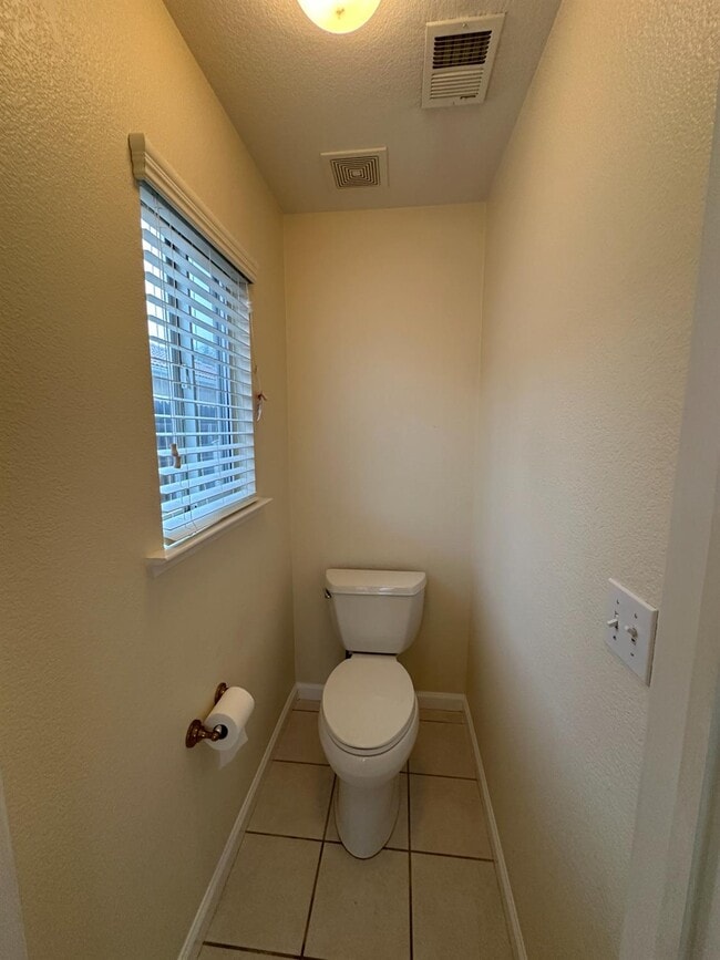 Building Photo - 2260 E Niles Ave