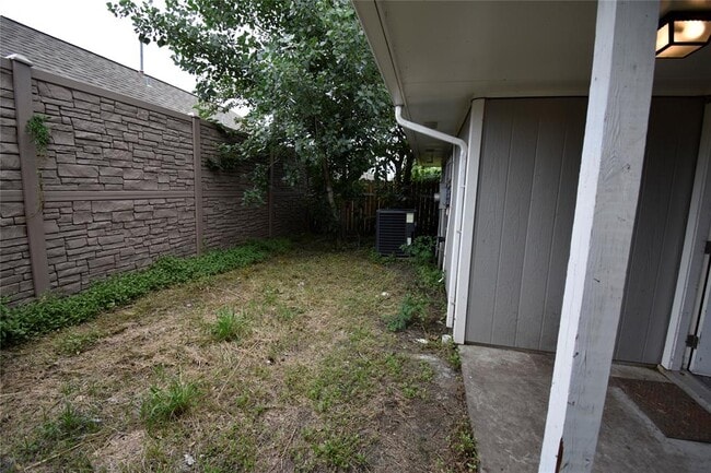 Building Photo - 4603 Meadowood Dr