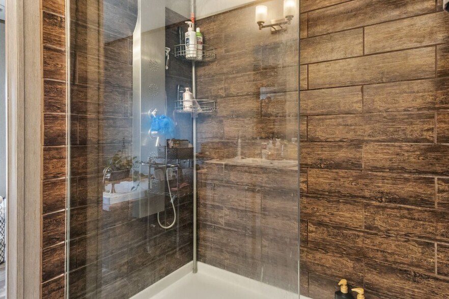 Building Photo - 134 N Larry Dr