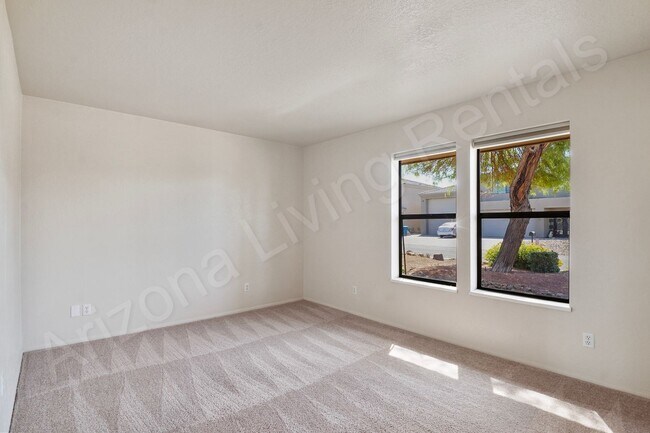 Building Photo - VIEWS ON THE GREEN WITH LARGE LOFT