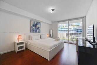 Building Photo - 1200 Brickell Bay Dr