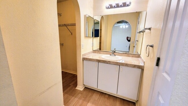 Building Photo - Welcome to this charming 3-bedroom, 2-bath...