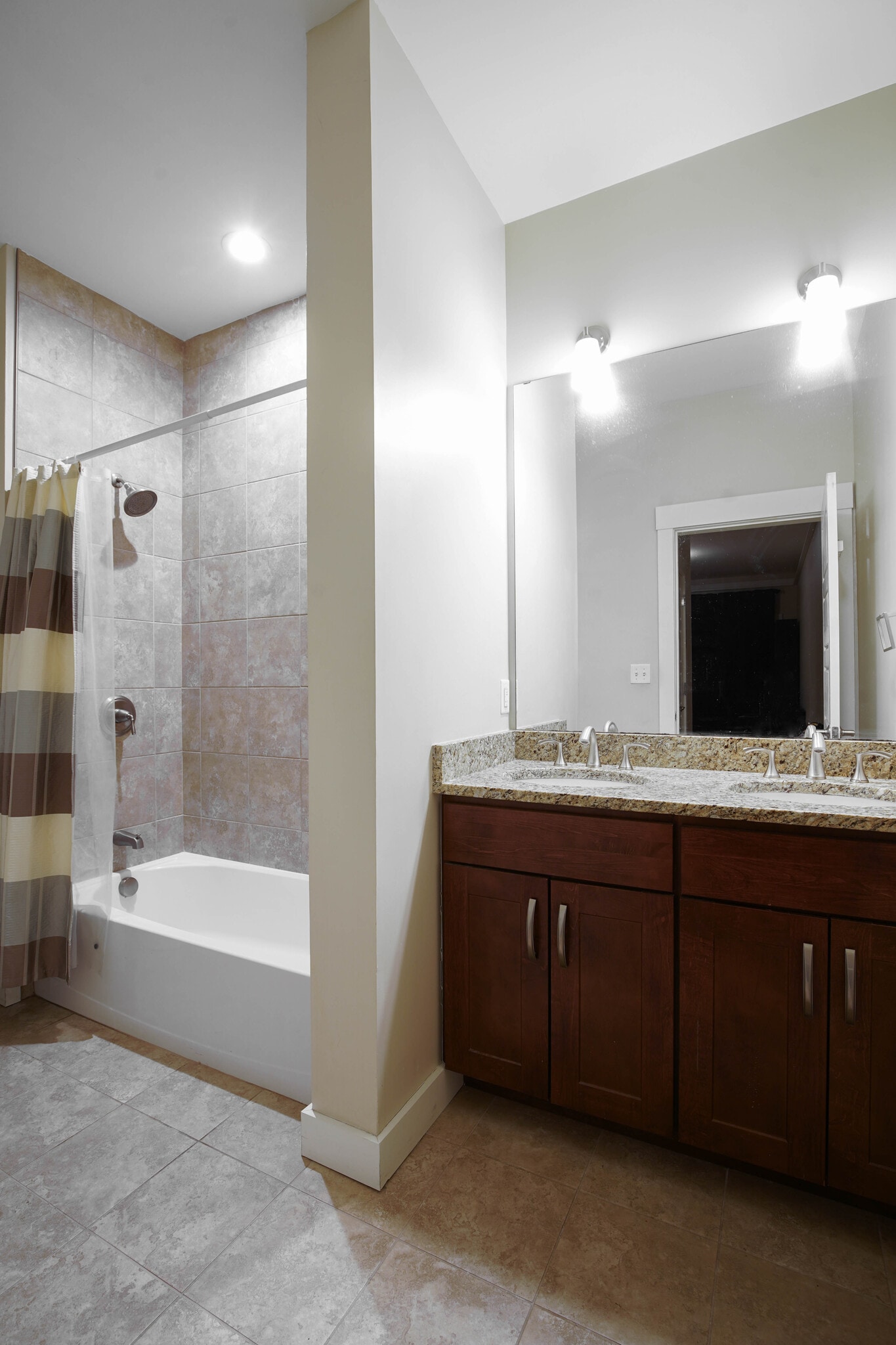 Building Photo - 54 Loomis St