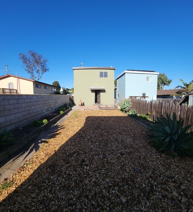 Building Photo - Quaint 2 bedroom 1 bath in quiet neighborhood