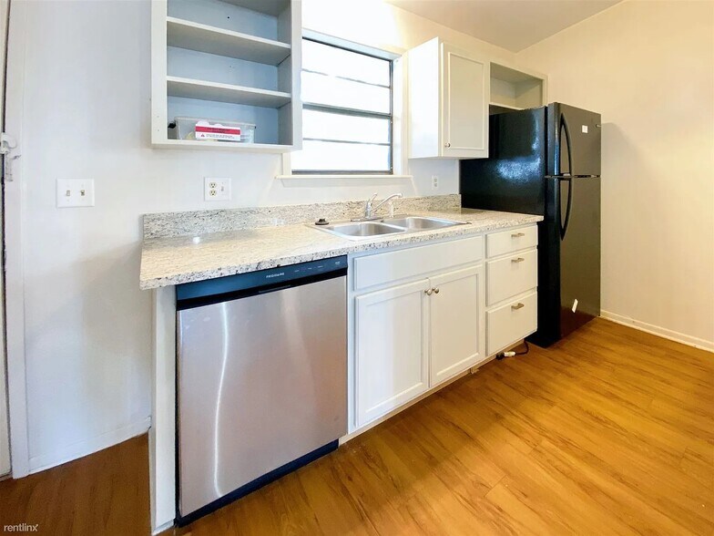 Kitchen - 1604 Mill St
