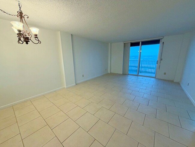Building Photo - Spectacular Ocean front ground floor unit , just steps away from water and sand