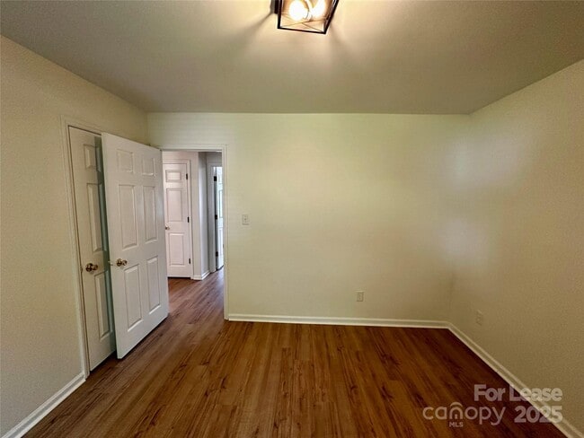 Building Photo - 5591 Wrenn Dr