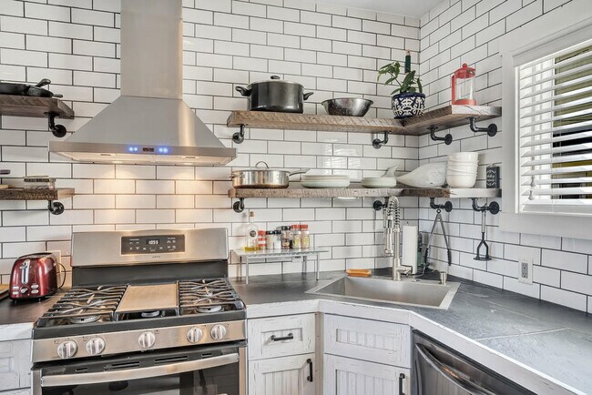 Building Photo - 903 Ocean Ave N