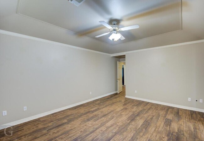 Building Photo - 5806 Hollyhock Ln