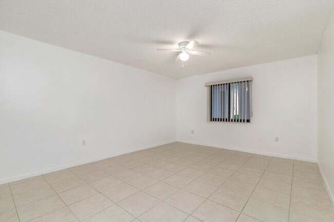 Building Photo - 3525 S Ocean Blvd
