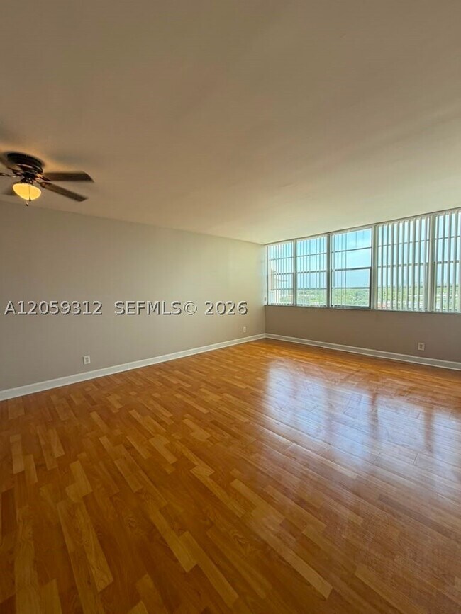 Building Photo - 2025 NE 164th St