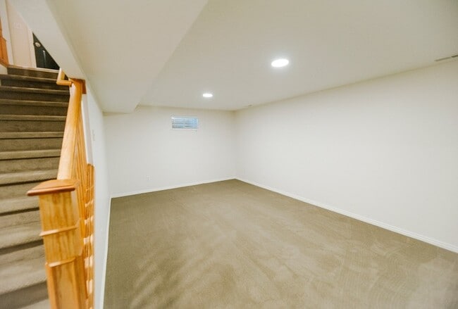 Building Photo - 210 E 300 S