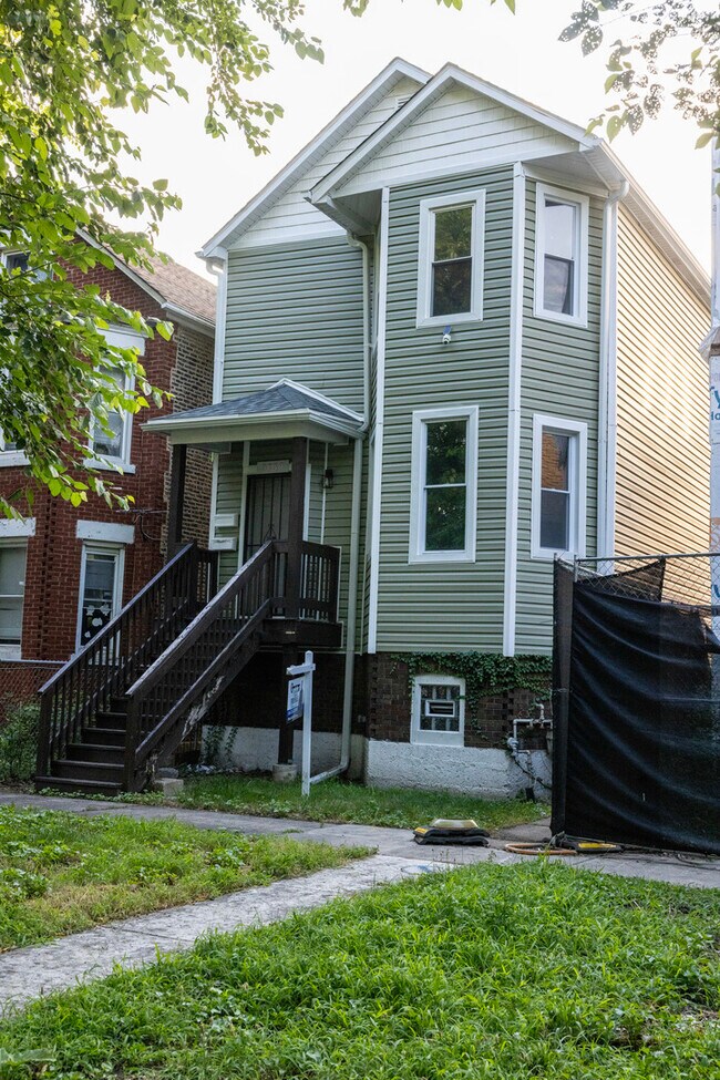 Building Photo - 8739 S Colfax Ave