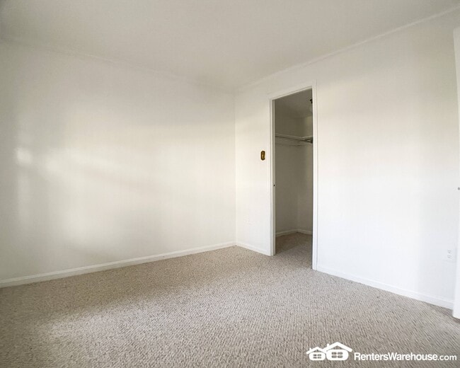 Building Photo - 13 Tivoli Lake Ct