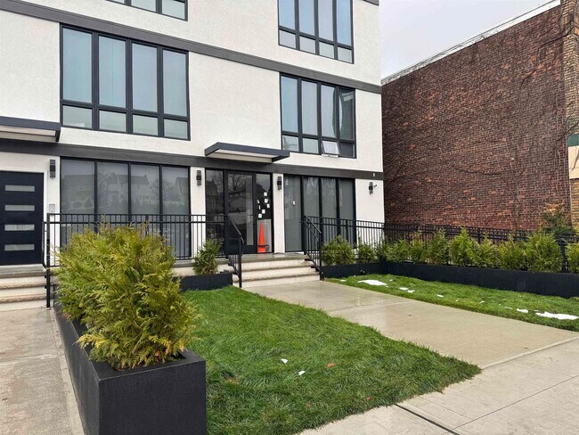 Building Photo - 330 Washington Ave