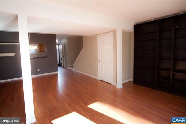 Building Photo - 1566 Garden Ct