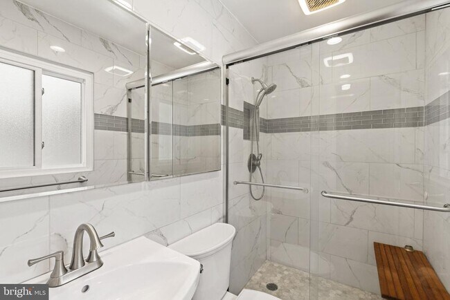 Building Photo - 8006 Woodhaven Ct