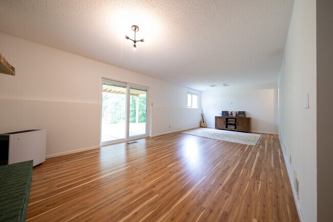 Building Photo - 13396 Everest Ave