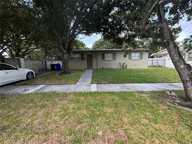 Building Photo - 560 SW 50th Terrace