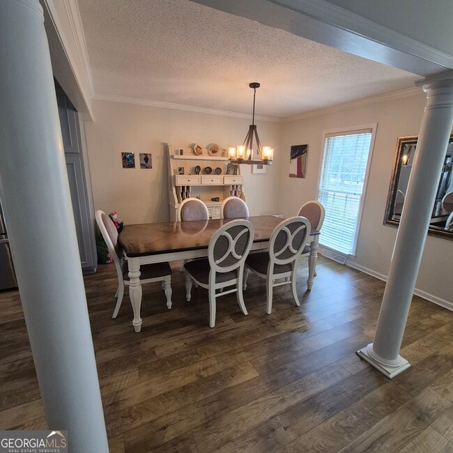 Building Photo - 930 Hill Pl