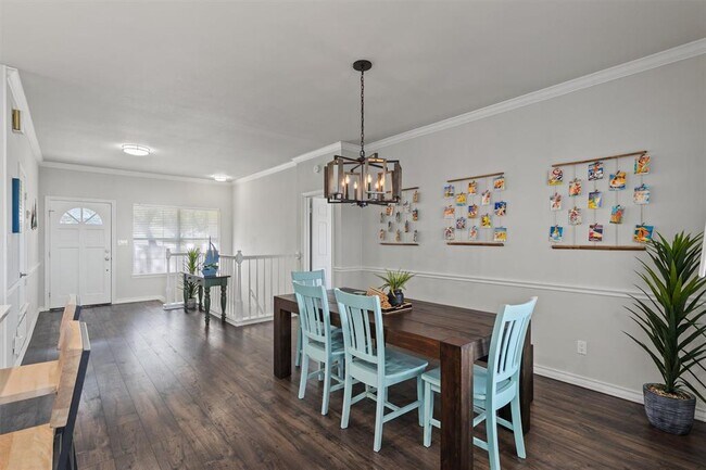 Building Photo - 504 Lakeshore Cir
