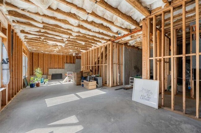 Building Photo - 925 Lakehaven Ln
