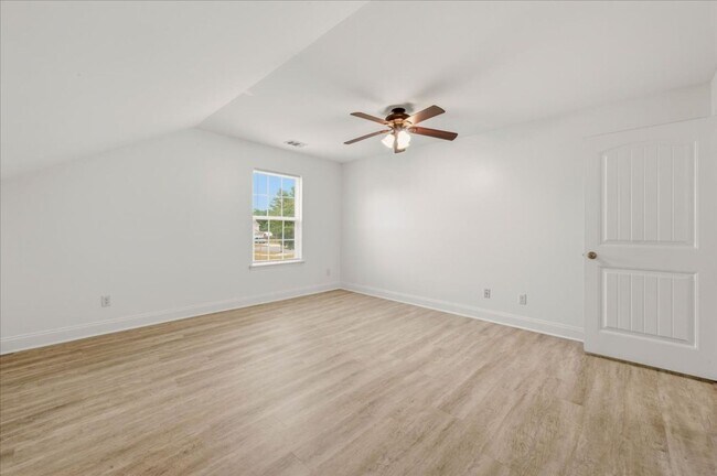 Building Photo - Spacious 5-Bedroom Home with Screened Patio & Private Fenced Yard in Guyton