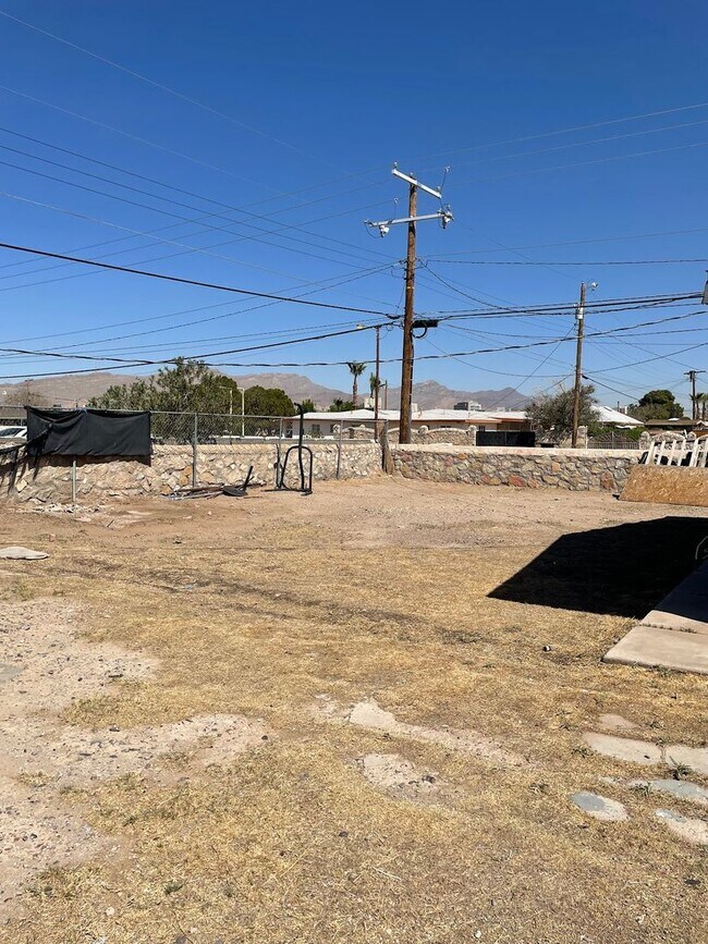 Building Photo - Charming, Newly Renovated Home in a Prime El Paso Location!