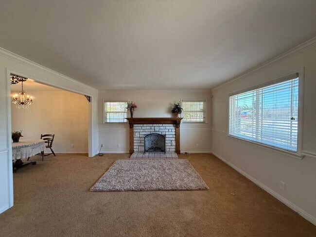 Building Photo - Centrally Located Orcutt Single Story Home