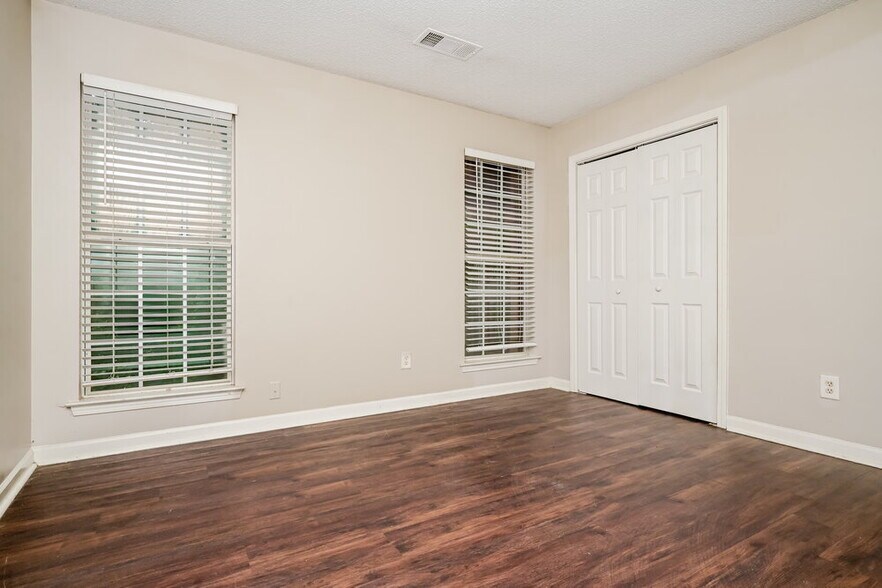 Building Photo - 5008 Kens Ct