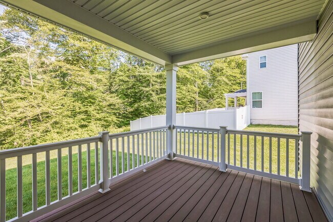 Building Photo - 8327 Legacy Cir E