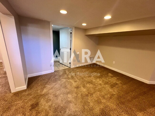 Building Photo - 2559 Wilmington Ave