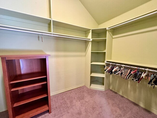 Building Photo - Charming 3-Bedroom Home with View in Moore, OK - Move In Deposit-Free! (If Qualified)