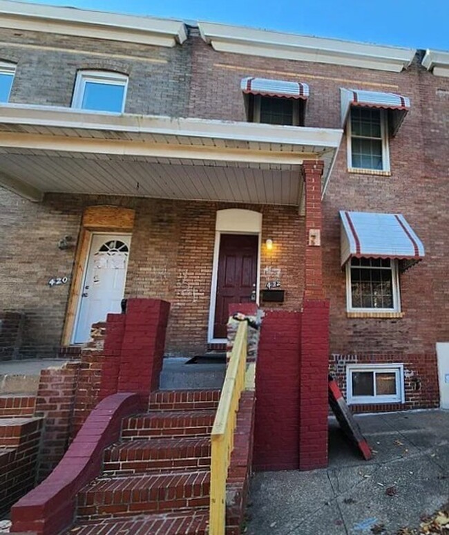 Building Photo - Fully Renovated 2BR Home w/ Fenced Yard & ...