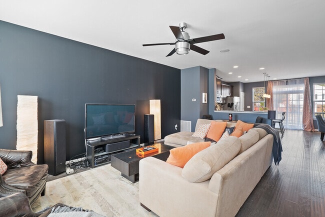 Building Photo - 8292 Heritage Crossing Ct