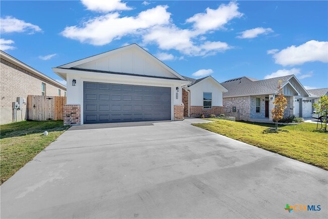 Building Photo - 5202 White Rose Dr