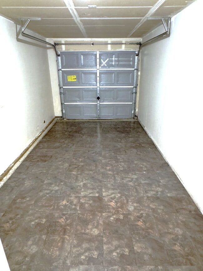 Building Photo - ROMAA01